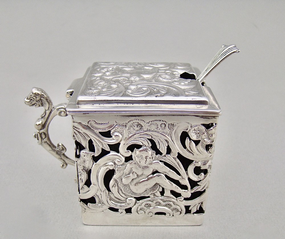 RARE VICTORIAN SILVER MUSTARD POT BY WILLIAM COMYNS, LONDON 1891 View III