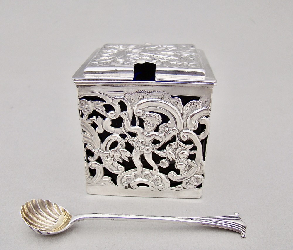 RARE VICTORIAN SILVER MUSTARD POT BY WILLIAM COMYNS, LONDON 1891 View V