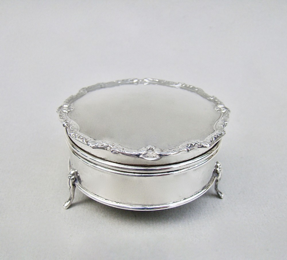 GEORGE V SILVER JEWELLERY BOX BY MAPPIN & WEBB, BIRMINGHAM 1927