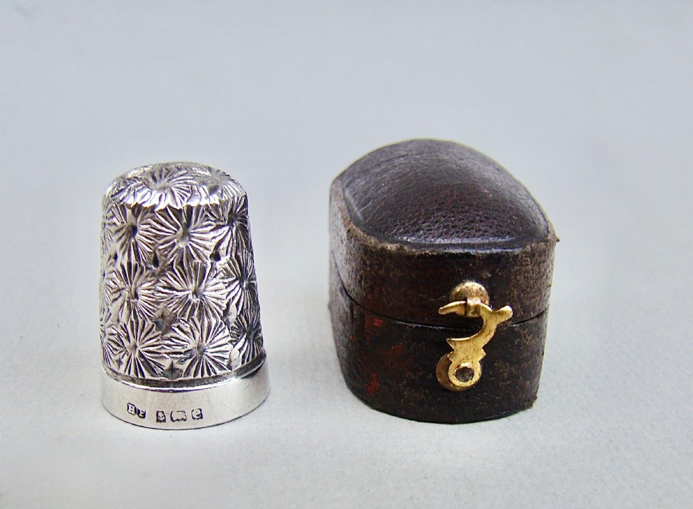CASED EDWARDIAN SILVER THIMBLE BY HENRY FOWLER, BIRMINGHAM 1905 View III