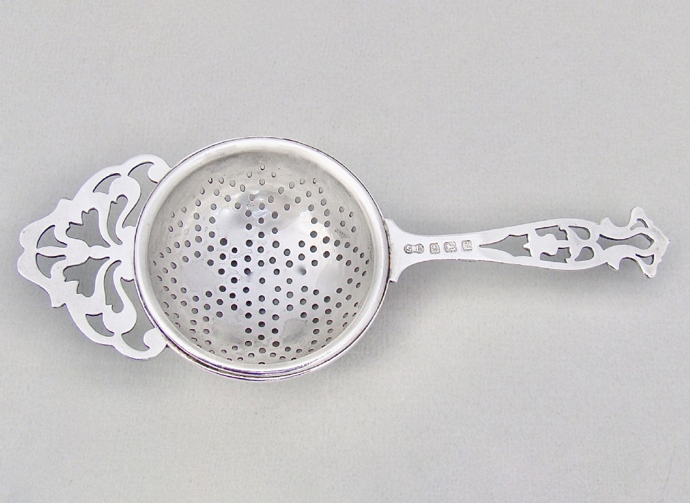 GEORGE V SILVER TEA STRAINER BY WILLIAM SUCKLING, BIRMINGHAM 1924