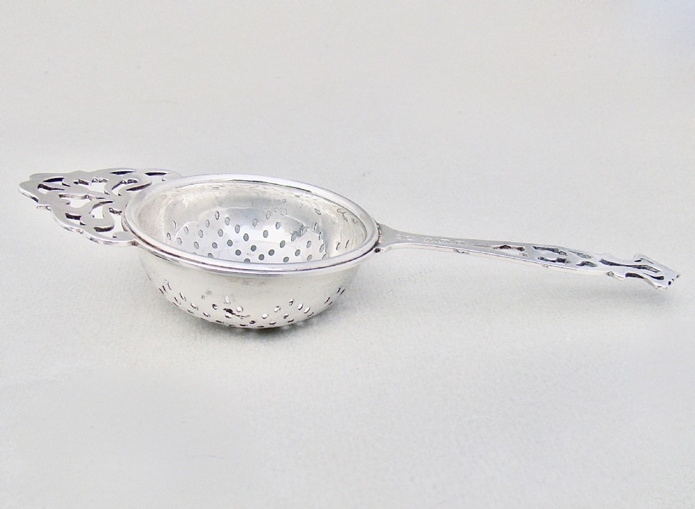 GEORGE V SILVER TEA STRAINER BY WILLIAM SUCKLING, BIRMINGHAM 1924 View V
