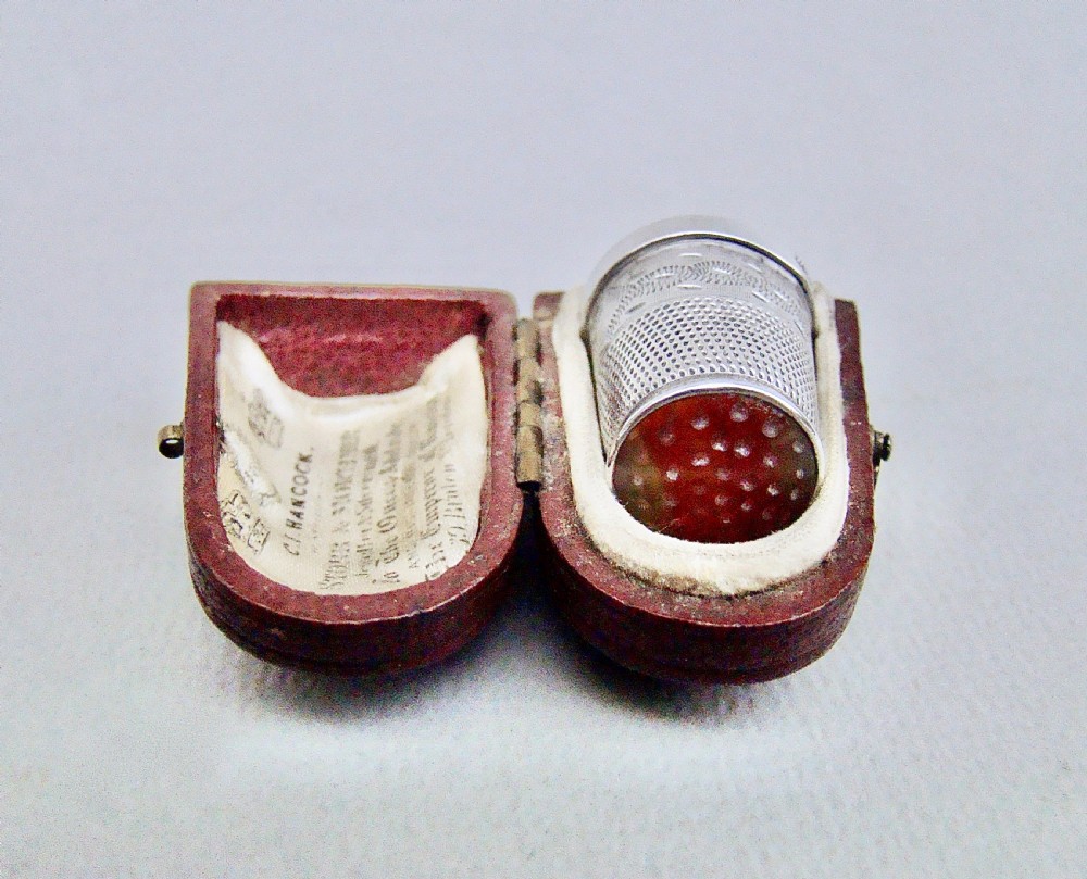 CASED GEORGE V SILVER & CARNELIAN AGATE THIMBLE BY JAMES SWANN & SON, BIRMINGHAM 1922 View III