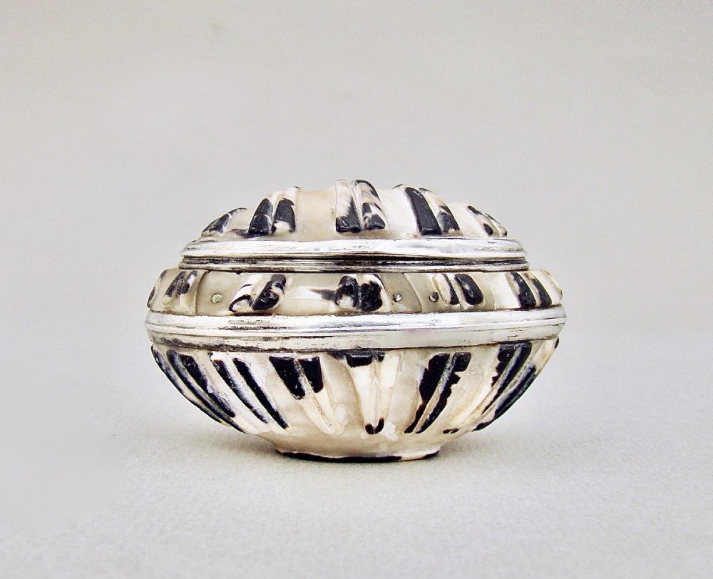 UNUSUAL GEORGIAN SILVER MOUNTED SHELL SNUFF BOX, CIRCA 1790 View II