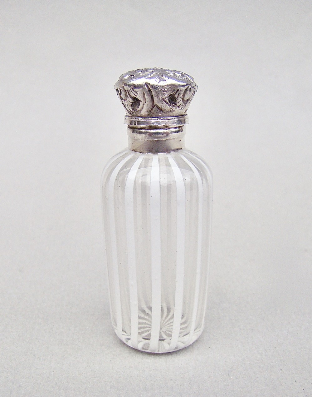 DELIGHTFUL VICTORIAN NAILSEA TYPE GLASS SCENT BOTTLE, CIRCA 1890