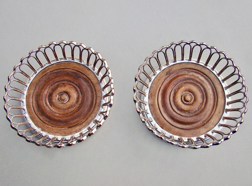 PAIR OF GEORGIAN OLD SHEFFIELD PLATE WIREWORK WINE COASTERS, CIRCA 1800 View IV