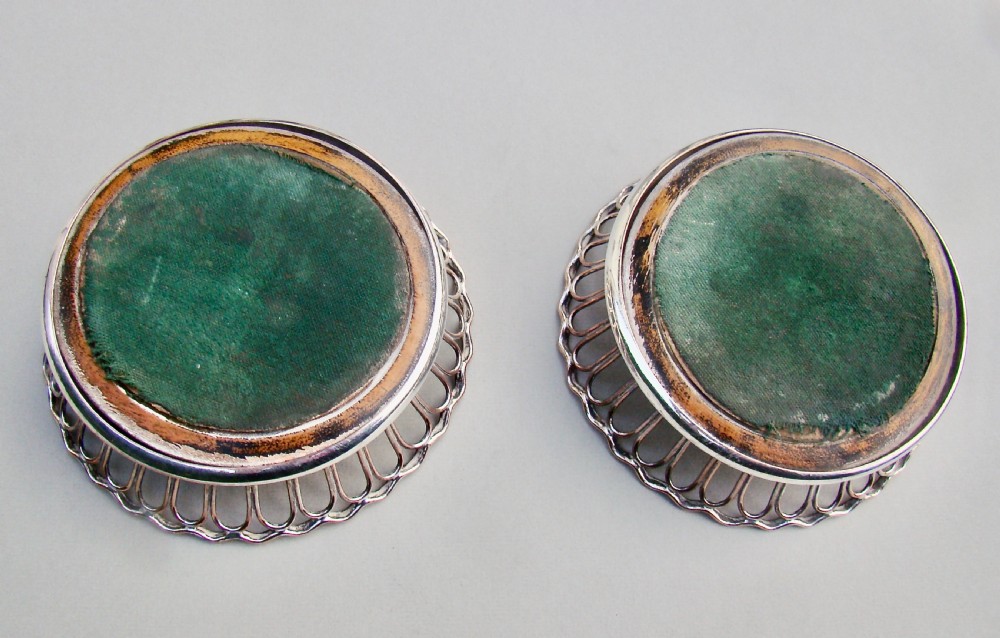 PAIR OF GEORGIAN OLD SHEFFIELD PLATE WIREWORK WINE COASTERS, CIRCA 1800 View V