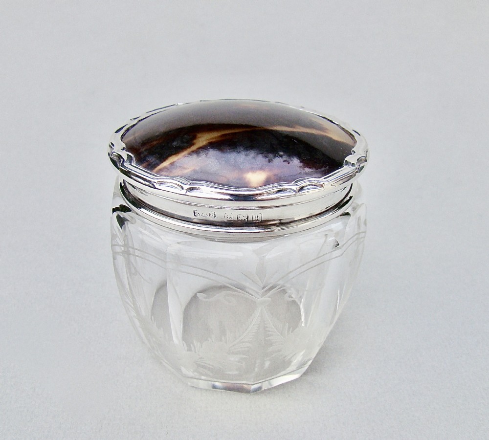 GEORGE V SILVER & TORTOISESHELL ETCHED GLASS VANITY JAR BY E. S. BARNSLEY, BIRMINGHAM 1915