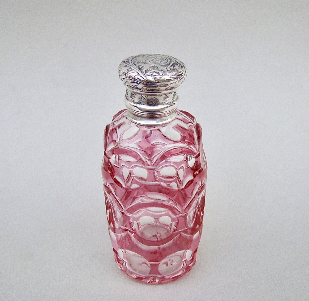 EXQUISITE VICTORIAN OVERLAY CRANBERRY GLASS SCENT BOTTLE, CIRCA 1890
