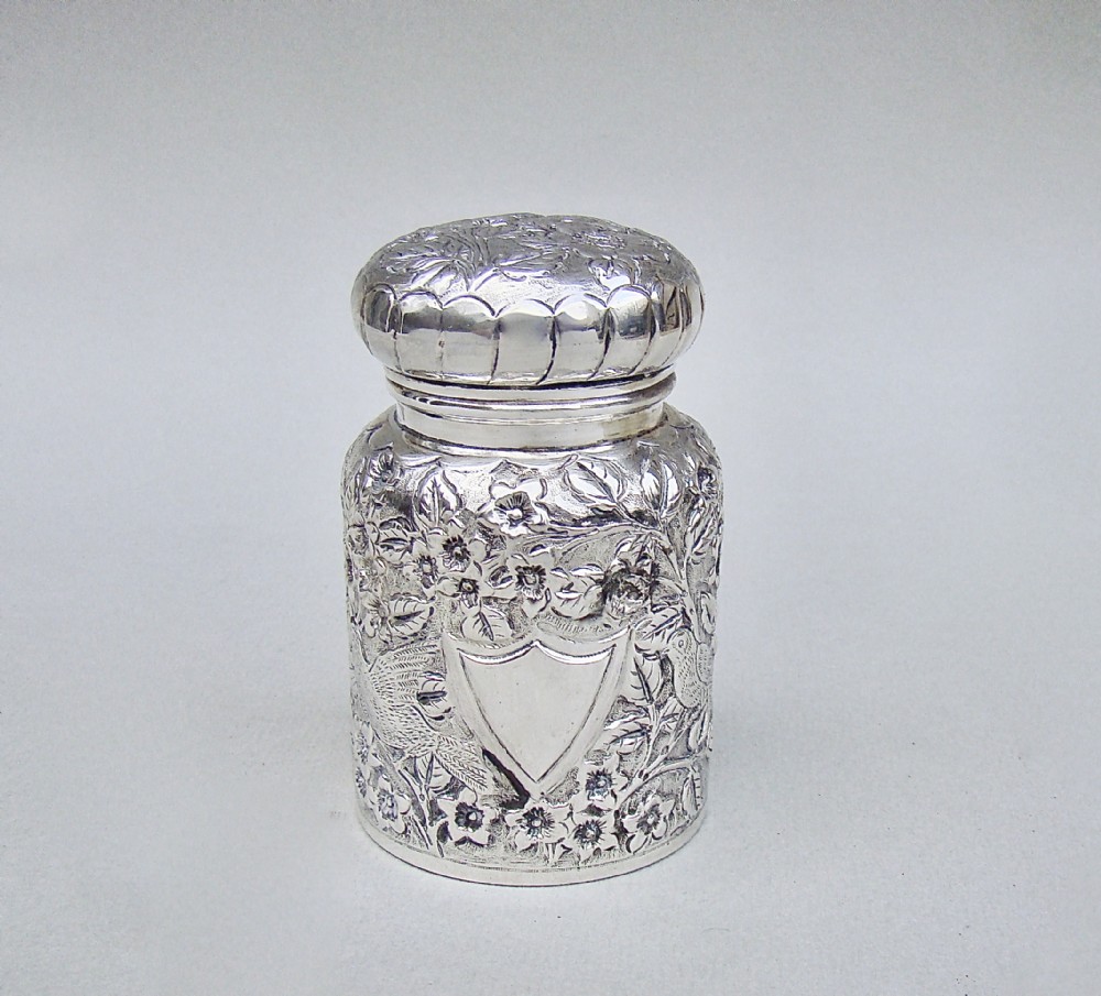VICTORIAN SOLID SILVER LARGE SCENT BOTTLE / COLOGNE BOTTLE BY A.W. PENNINGTON, BIRMINGHAM 1891