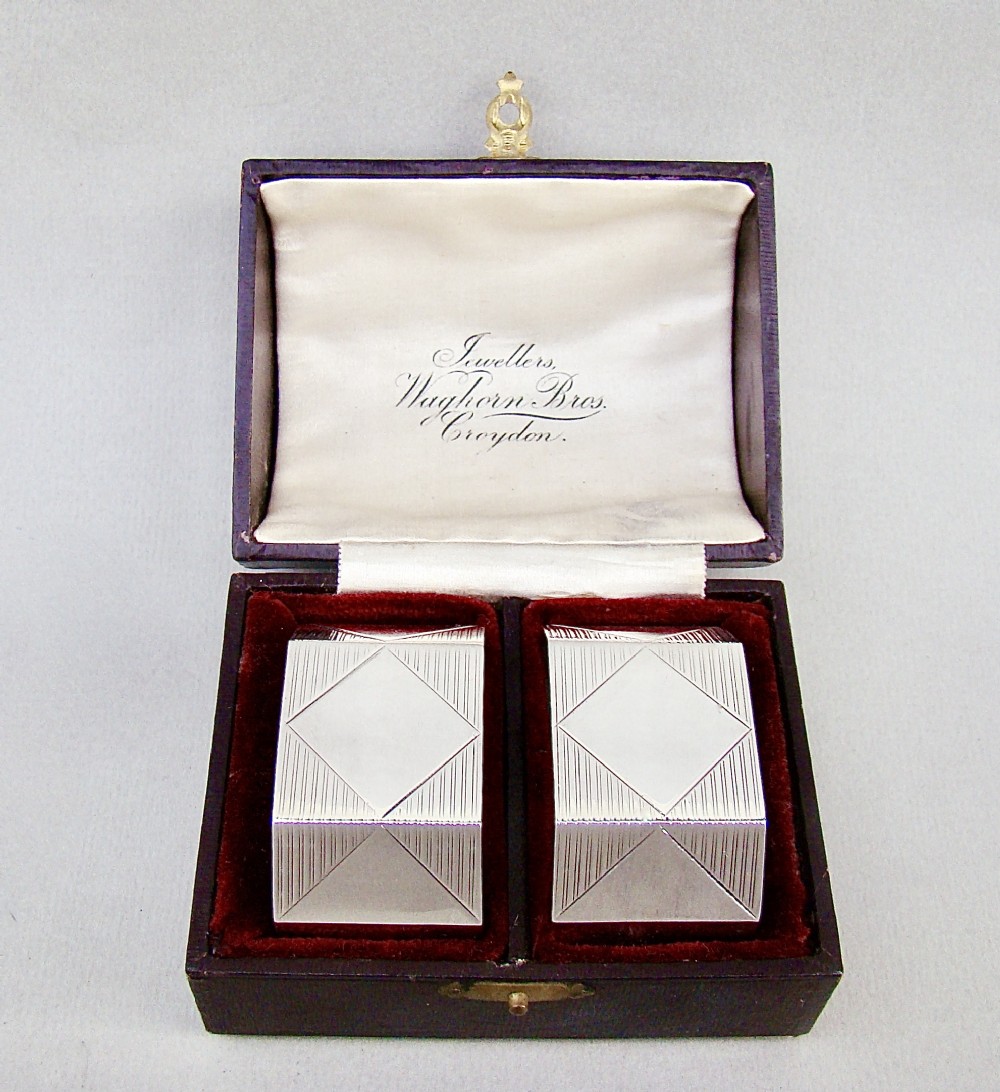 SUPERB CASED PAIR OF ART DECO SOLID SILVER NAPKIN RINGS BY SELFRIDGE & CO, BIRMINGHAM 1938
