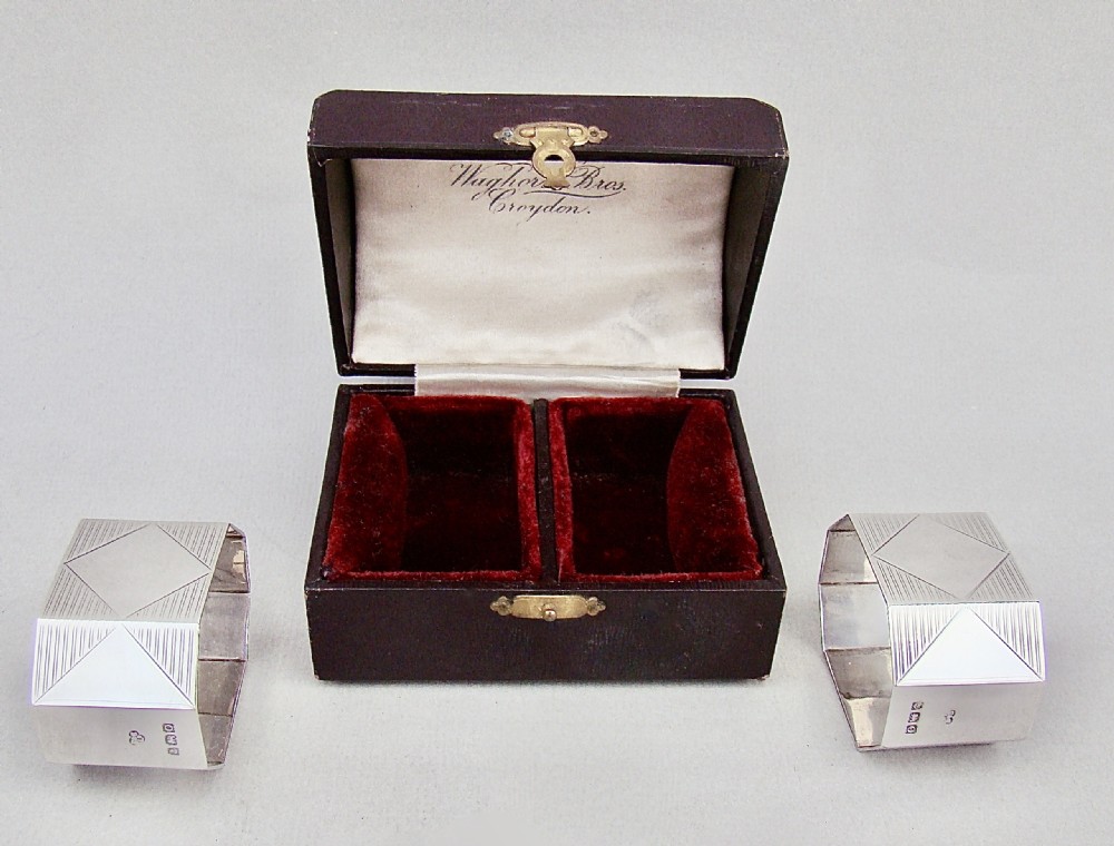 SUPERB CASED PAIR OF ART DECO SOLID SILVER NAPKIN RINGS BY SELFRIDGE & CO, BIRMINGHAM 1938
 View II