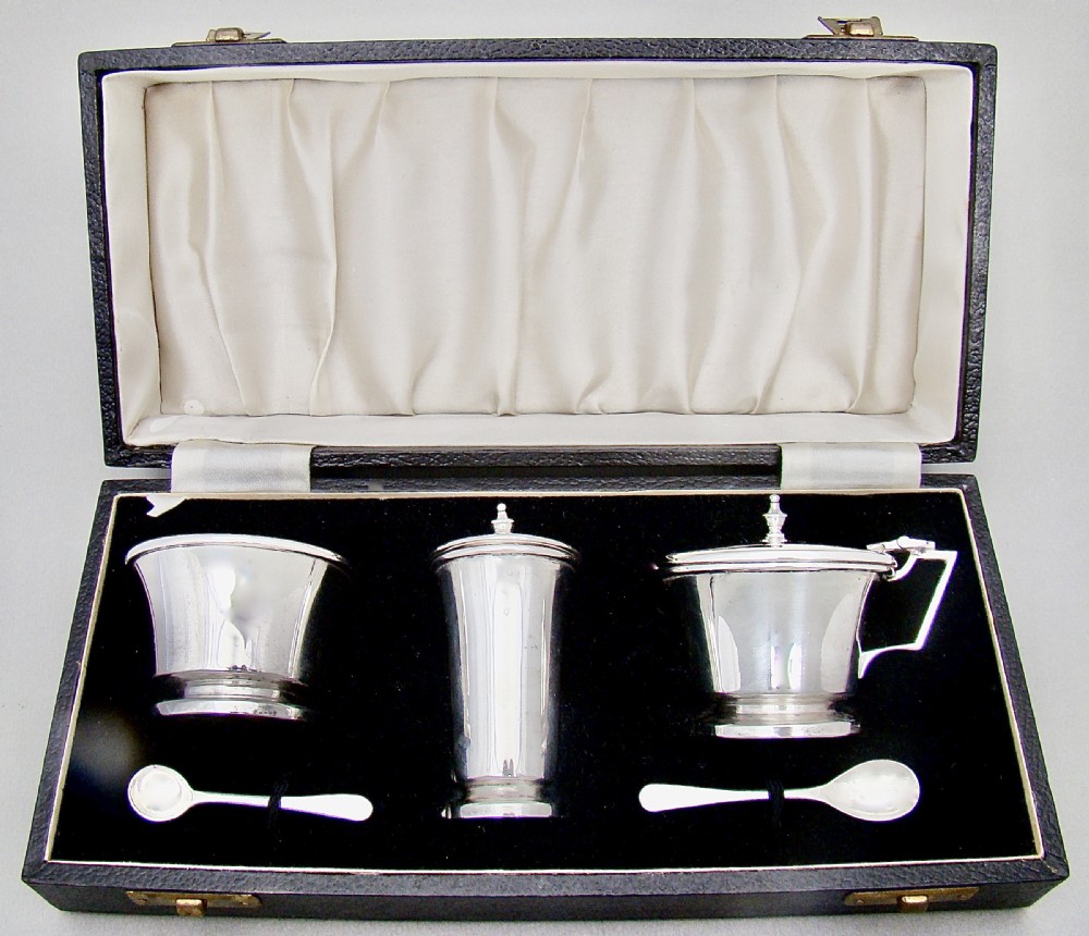ELEGANT SILVER THREE PIECE CONDIMENT SET BY CHARLES GREEN & CO, BIRMINGHAM 1947