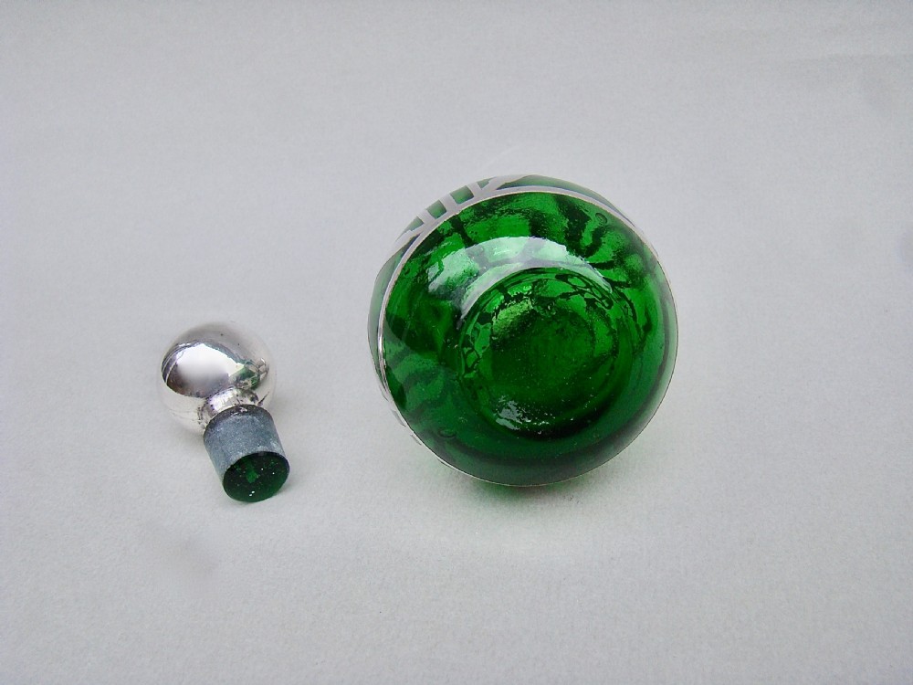 ART NOUVEAU OVERLAY STERLING SILVER & GREEN GLASS SCENT BOTTLE, CIRCA 1900 View V