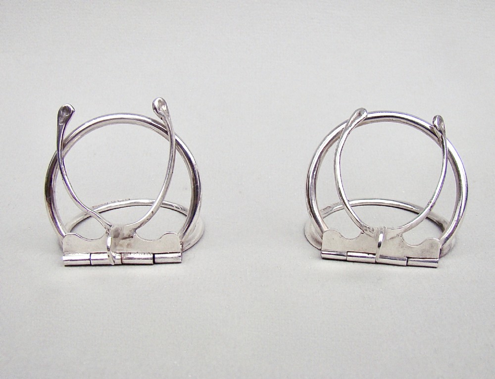NOVELTY PAIR OF EDWARDIAN SILVER WISHBONE MENU HOLDERS BY GREY & CO, BIRMINGHAM 1903