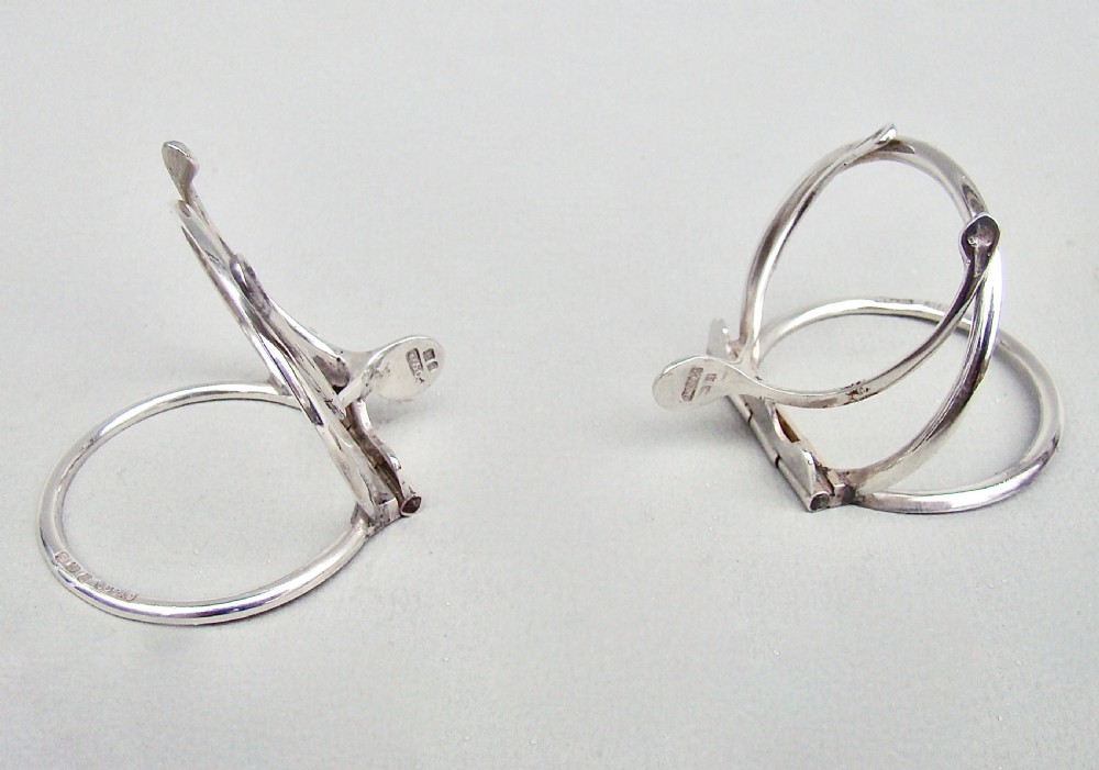 NOVELTY PAIR OF EDWARDIAN SILVER WISHBONE MENU HOLDERS BY GREY & CO, BIRMINGHAM 1903 View II
