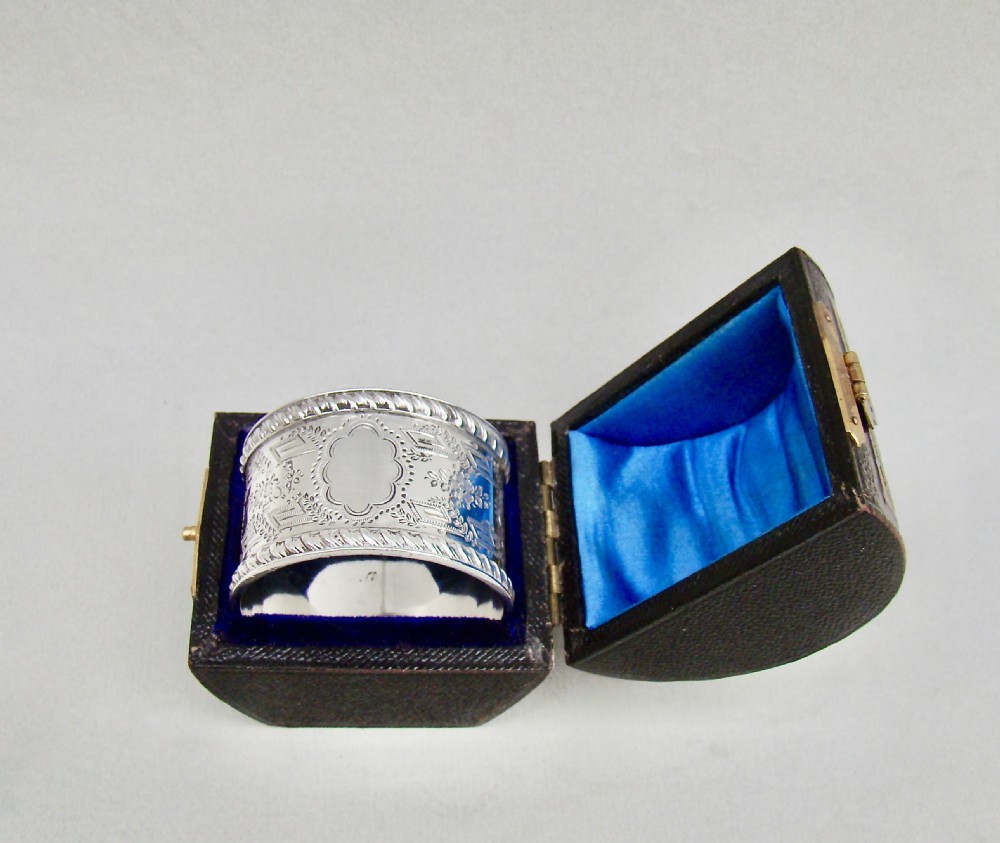 STUNNING CASED EDWARDIAN SILVER NAPKIN RING BY MARPLES & CO, BIRMINGHAM 1902 View II