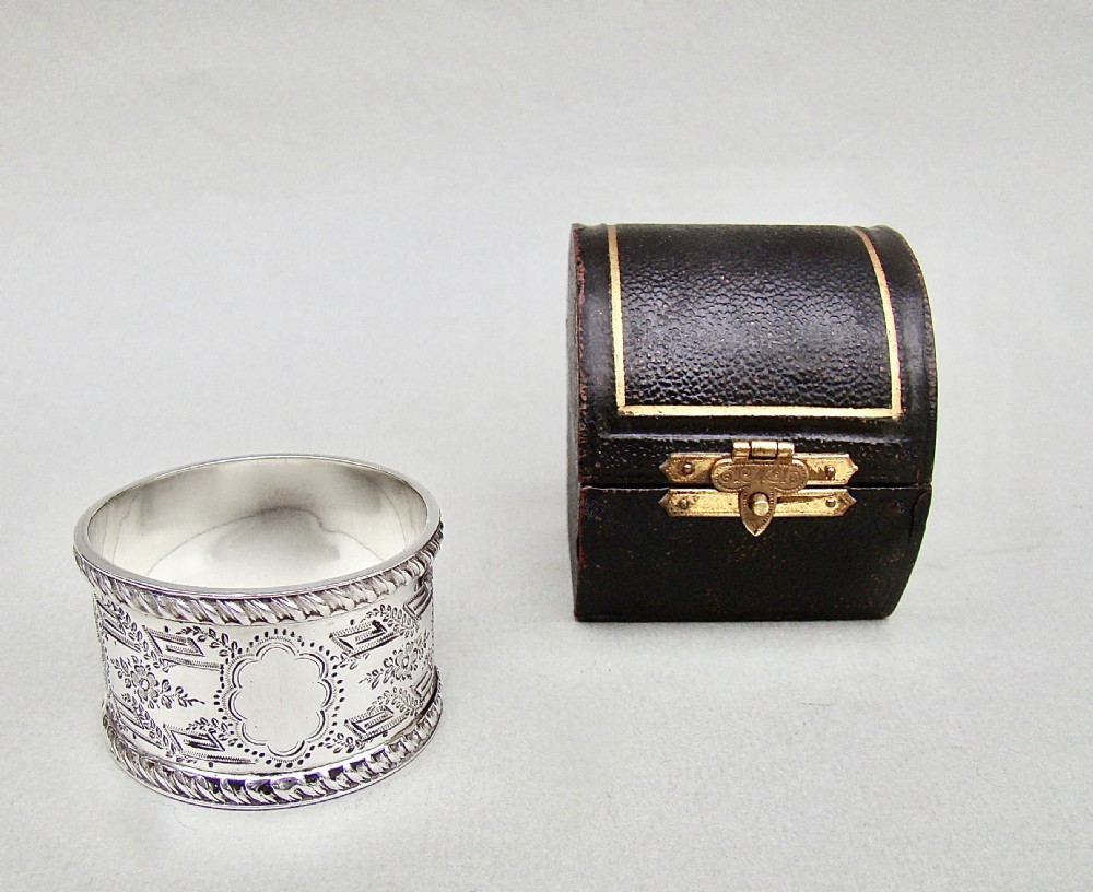 STUNNING CASED EDWARDIAN SILVER NAPKIN RING BY MARPLES & CO, BIRMINGHAM 1902 View V