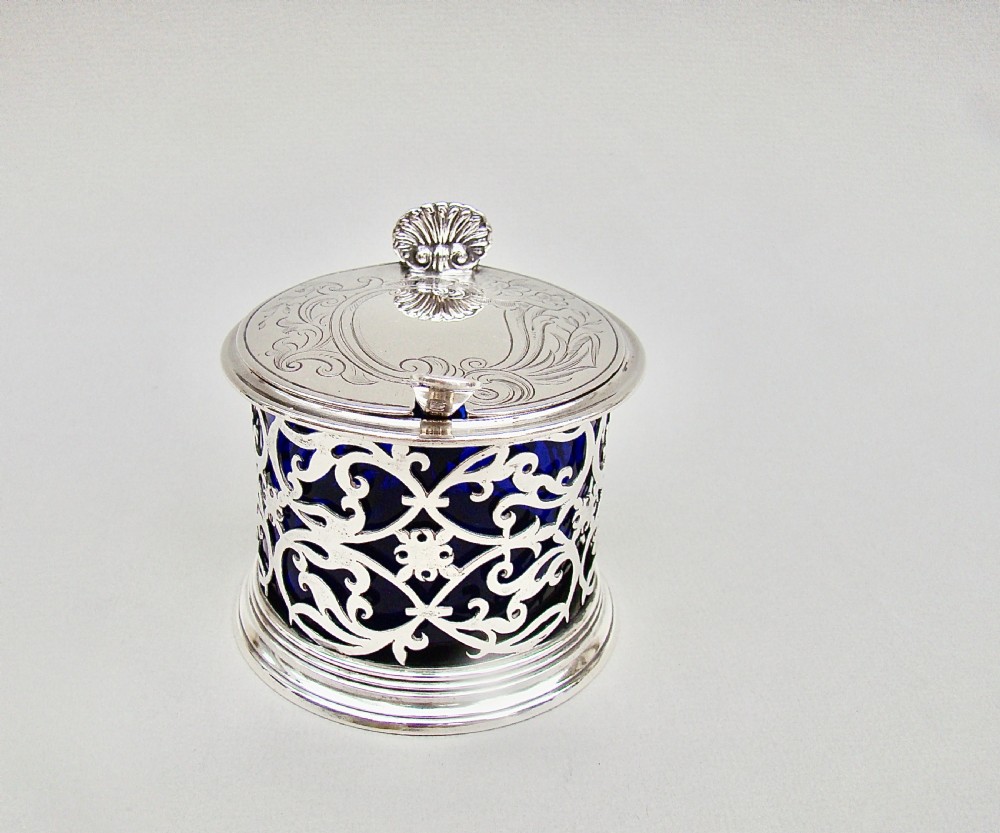 FABULOUS EARLY VICTORIAN SILVER MUSTARD POT BY WILLIAM SMILY, LONDON 1847 View III