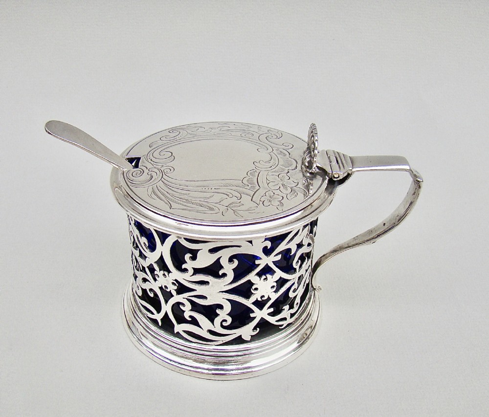 FABULOUS EARLY VICTORIAN SILVER MUSTARD POT BY WILLIAM SMILY, LONDON 1847 View IV