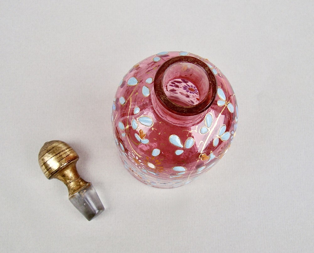 EXQUISITE VICTORIAN CRANBERRY GILT & ENAMELLED GLASS SCENT BOTTLE, CIRCA 1890 View III