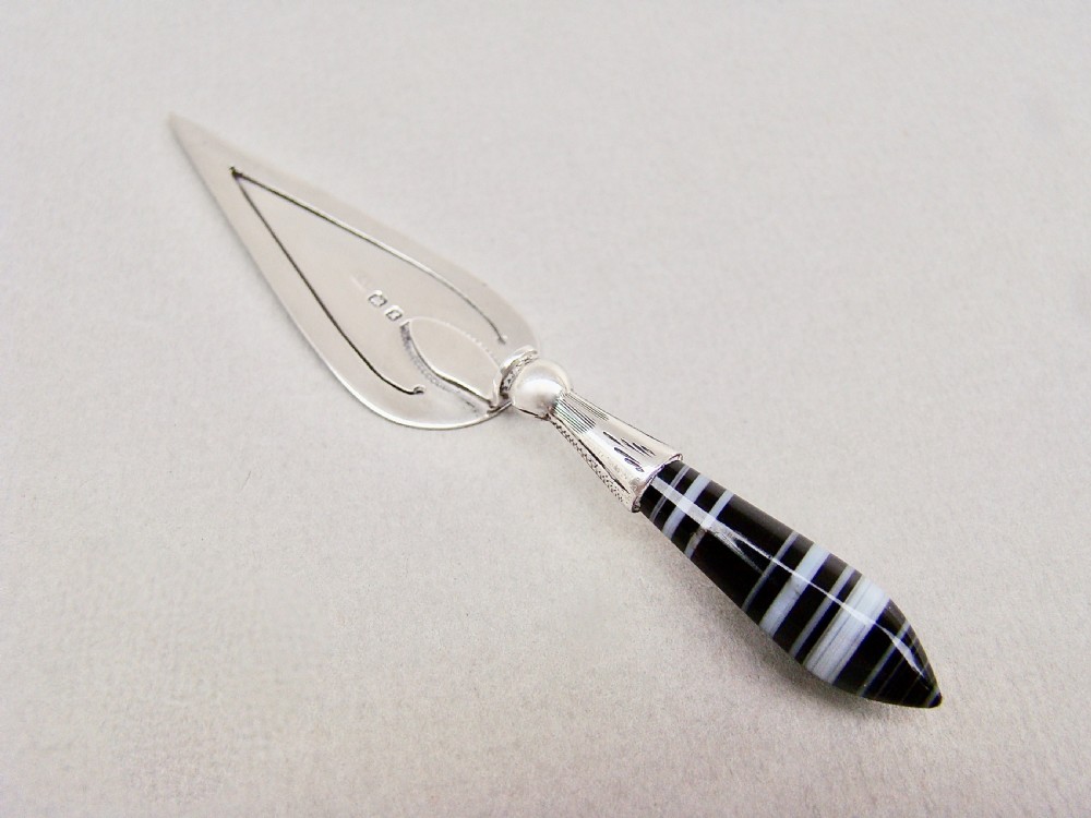 UNUSUAL VICTORIAN SILVER AND BANDED AGATE TROWEL BOOKMARK BY CRISFORD & NORRIS, BIRMINGHAM 1899 View II