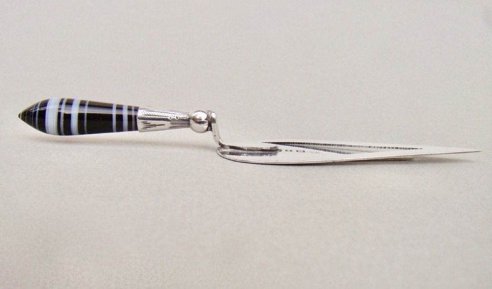 UNUSUAL VICTORIAN SILVER AND BANDED AGATE TROWEL BOOKMARK BY CRISFORD & NORRIS, BIRMINGHAM 1899 View IV