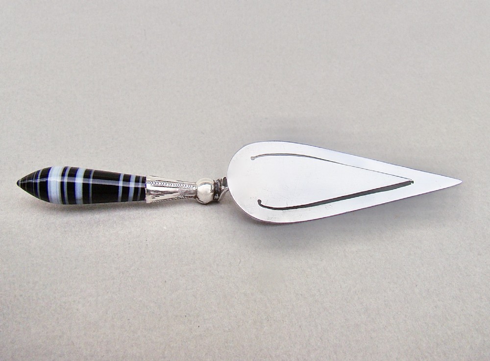 UNUSUAL VICTORIAN SILVER AND BANDED AGATE TROWEL BOOKMARK BY CRISFORD & NORRIS, BIRMINGHAM 1899 View V