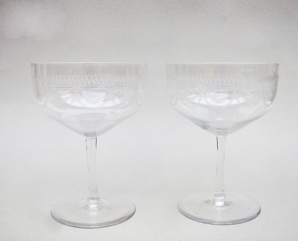 ELEGANT PAIR OF ART DECO ENGRAVED CHAMPAGNE COUPES, CIRCA 1930