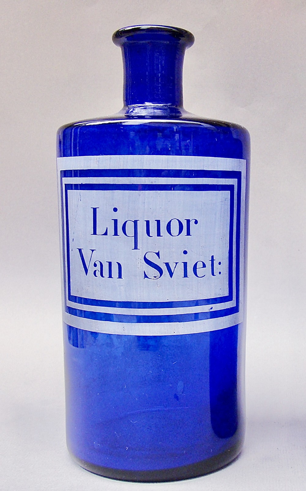 19TH CENTURY FRENCH ETCHED BRISTOL BLUE GLASS APOTHECARY JAR, CIRCA 1890