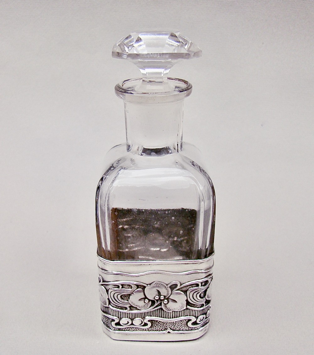 ART NOUVEAU SILVER AND GLASS COLOGNE BOTTLE BY THE ATKINS BROTHERS, BIRMINGHAM 1905