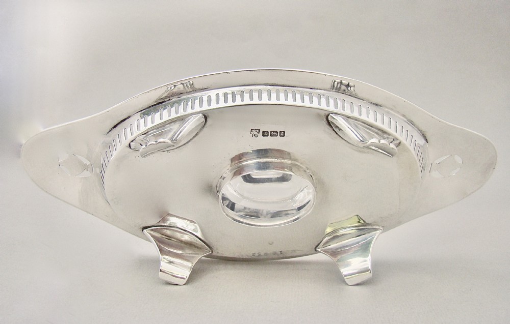 GEORGIAN REVIVAL SILVER & GLASS INKSTAND BY HAWKSWORTH, EYRE & CO, SHEFFIELD 1908 View VII