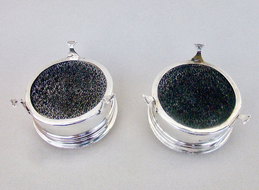 EXQUISITE PAIR OF GEORGE V SILVER JEWELLERY BOXES BY A&J ZIMMERMAN, BIRMINGHAM 1913 View V