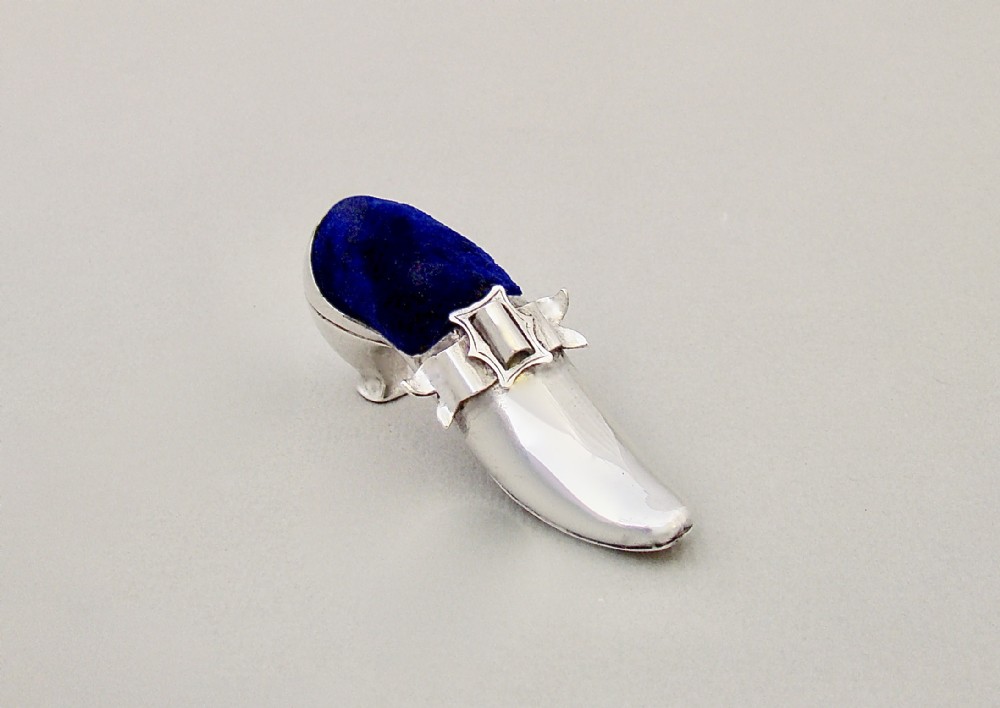 DELIGHTFUL EDWARDIAN SILVER SHOE PIN CUSHION BY ADIE & LOVEKIN, BIRMINGHAM 1903