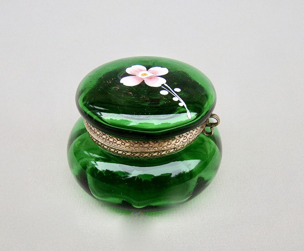 19TH CENTURY FRENCH ENAMELLED GREEN GLASS TRINKET BOX, CIRCA 1890 View IV