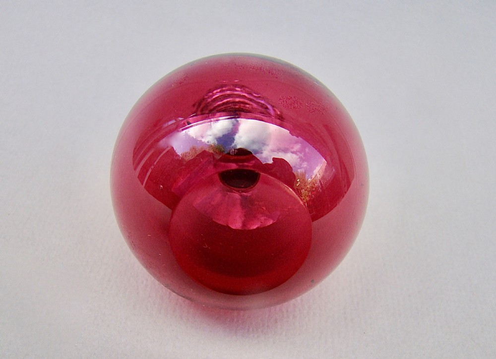 SMALL AND EXQUISITE VICTORIAN SILVER AND CRANBERRY GLASS SCENT BOTTLE, CIRCA 1890 View V
