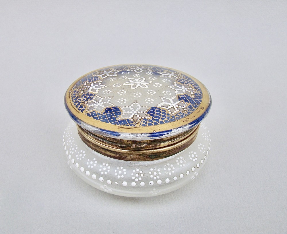 19TH CENTURY FRENCH ENAMELLED GLASS TRINKET BOX, CIRCA 1890
