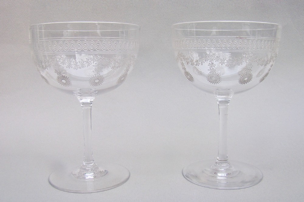 ELEGANT PAIR OF EDWARDIAN WHEEL ENGRAVED CHAMPAGNE COUPES, CIRCA 1900