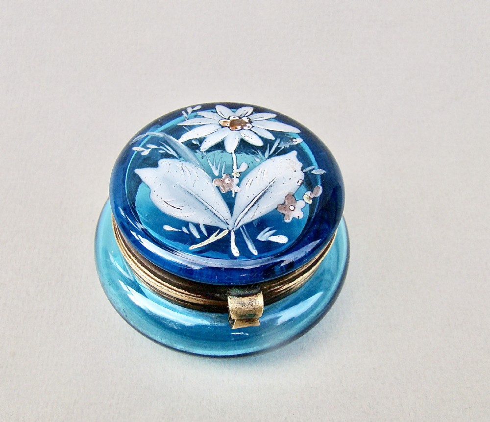 DELIGHTFUL FRENCH TURQUOISE GLASS ENAMELLED TRINKET BOX, CIRCA 1890