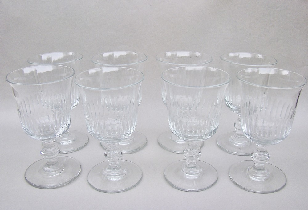 ELEGANT SET OF EIGHT FRENCH WINE GLASSES, CIRCA 1900 View II