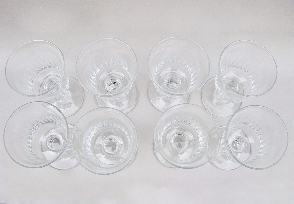 ELEGANT SET OF EIGHT FRENCH WINE GLASSES, CIRCA 1900 View III