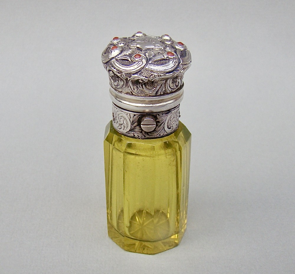 RARE VICTORIAN CORAL & SILVER MOUNTED CITRINE GLASS SCENT BOTTLE, CIRCA 1870
