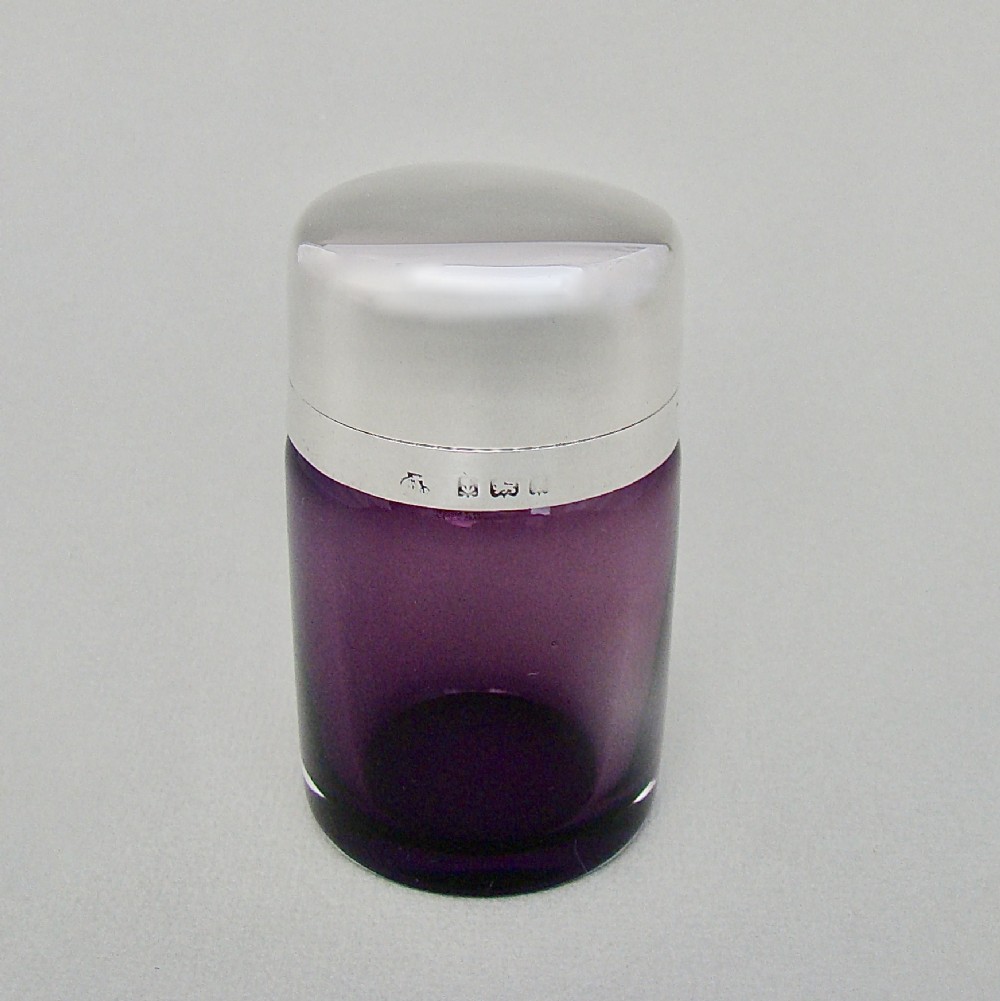 ELEGANT EDWARDIAN SILVER AND AMETHYST GLASS SCENT BOTTLE BY WILLIAM HUTTON & SONS, BIRMINGHAM 1905