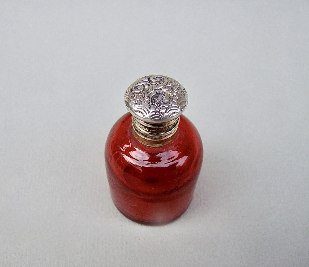 SMALL FRENCH SILVER GILT AND CRANBERRY GLASS SCENT BOTTLE, CIRCA 1890