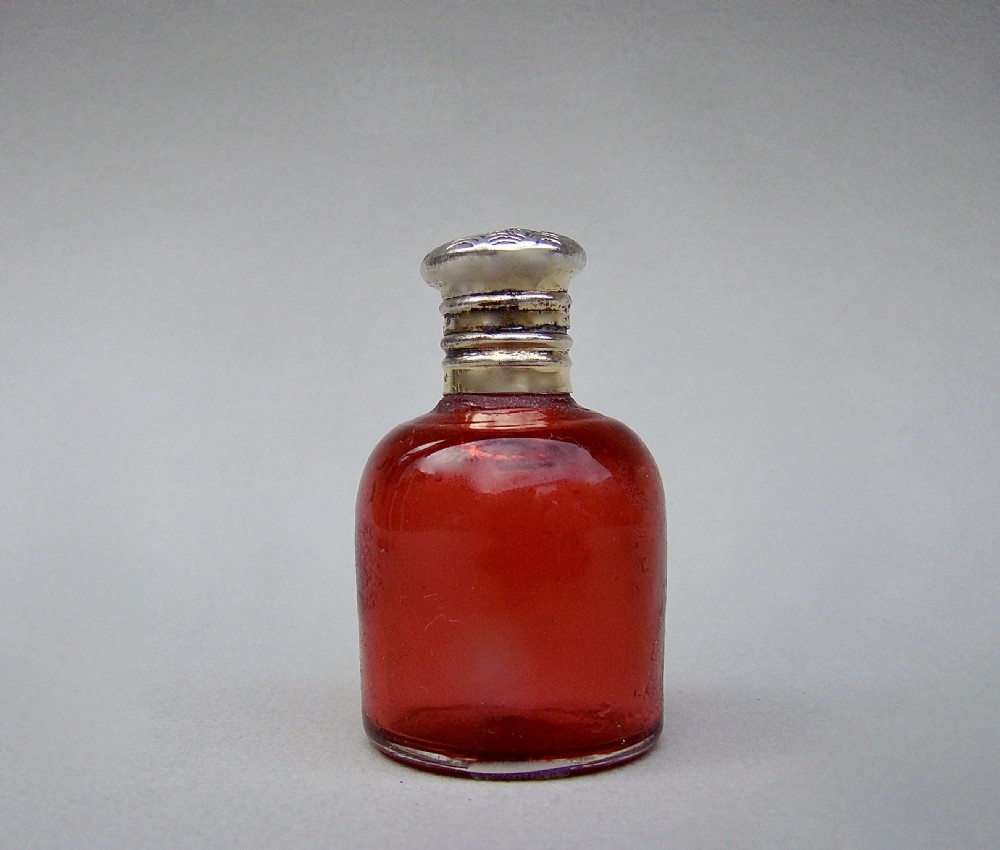 SMALL FRENCH SILVER GILT AND CRANBERRY GLASS SCENT BOTTLE, CIRCA 1890 View II