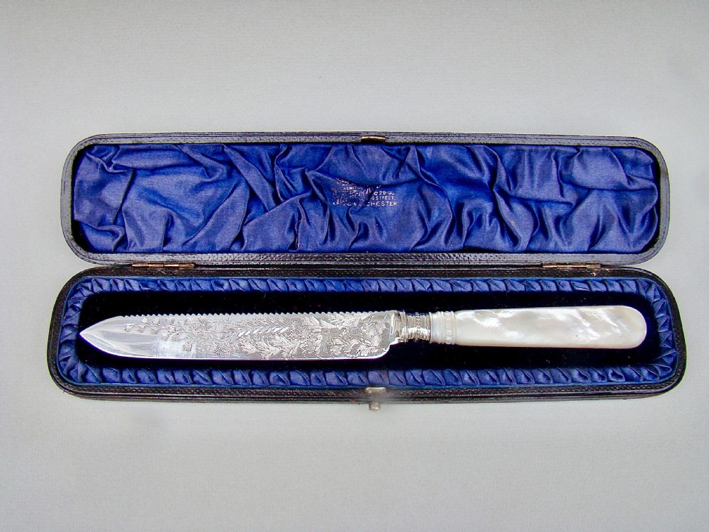 CASED VICTORIAN SOLID SILVER AND MOTHER OF PEARL CAKE KNIFE BY THE ATKINS BROTHERS, SHEFFIELD 1892