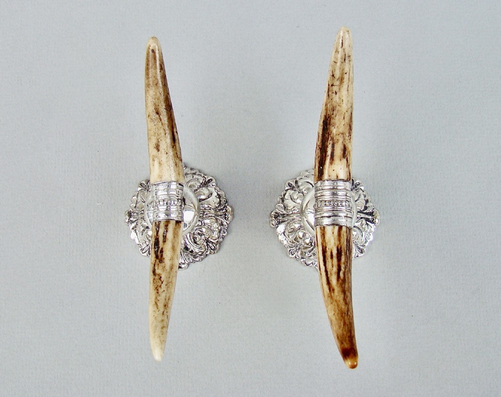 PAIR OF VICTORIAN NOVELTY SILVER PLATED HORN SHAPED KNIFE RESTS, CIRCA 1890 View IV