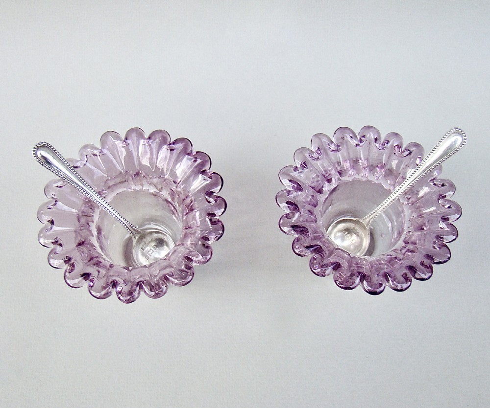 DELIGHTFUL PAIR OF VICTORIAN AMETHYST GLASS SALTS WITH SILVER SPOONS, BIRMINGHAM 1900 View III