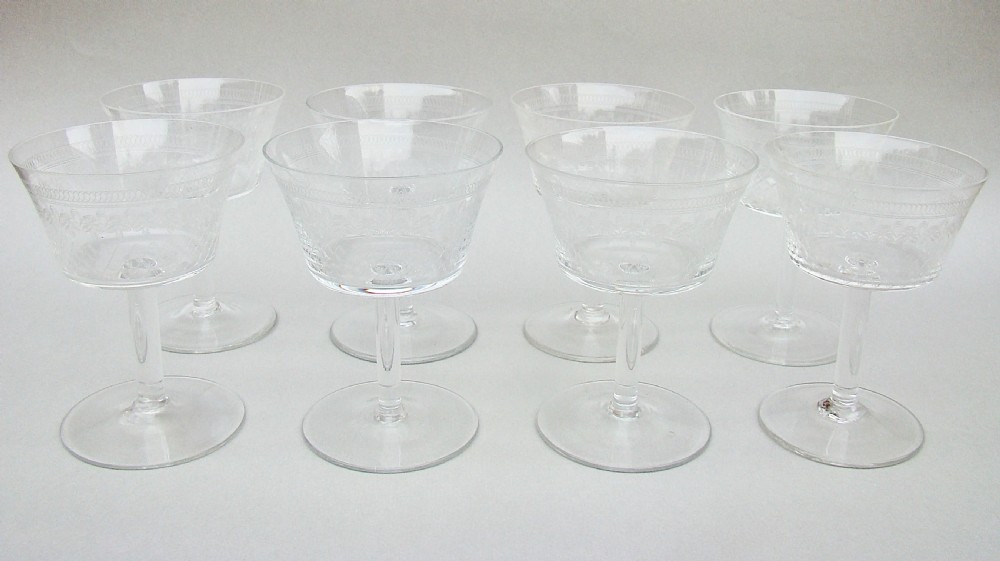 SET OF EIGHT ART DECO PALL MALL CHAMPAGNE GLASSES, CIRCA 1920