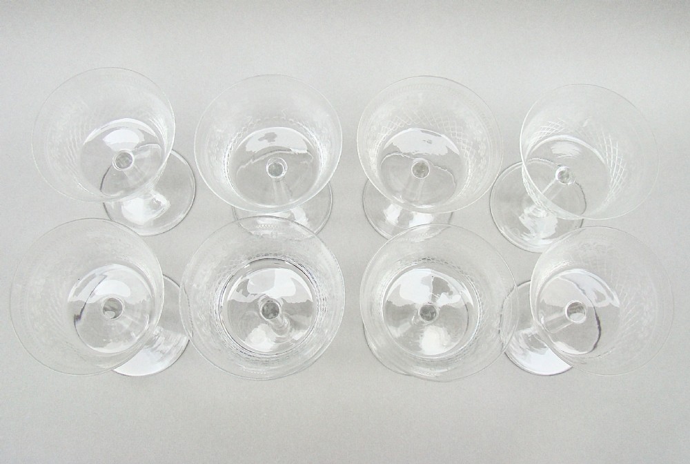 SET OF EIGHT ART DECO PALL MALL CHAMPAGNE GLASSES, CIRCA 1920 View III